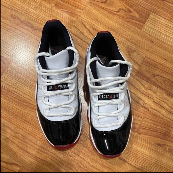 Women Air Jordan 11 Retro Low Concord Bred - Picture 3 of 4